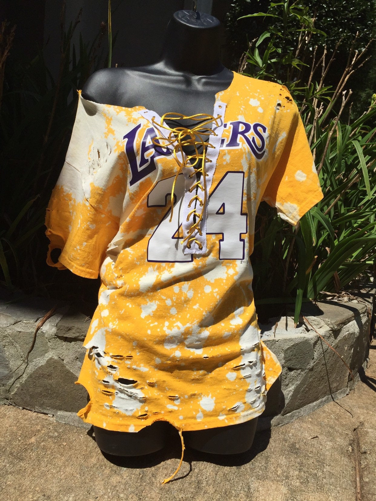 white and purple lakers jersey